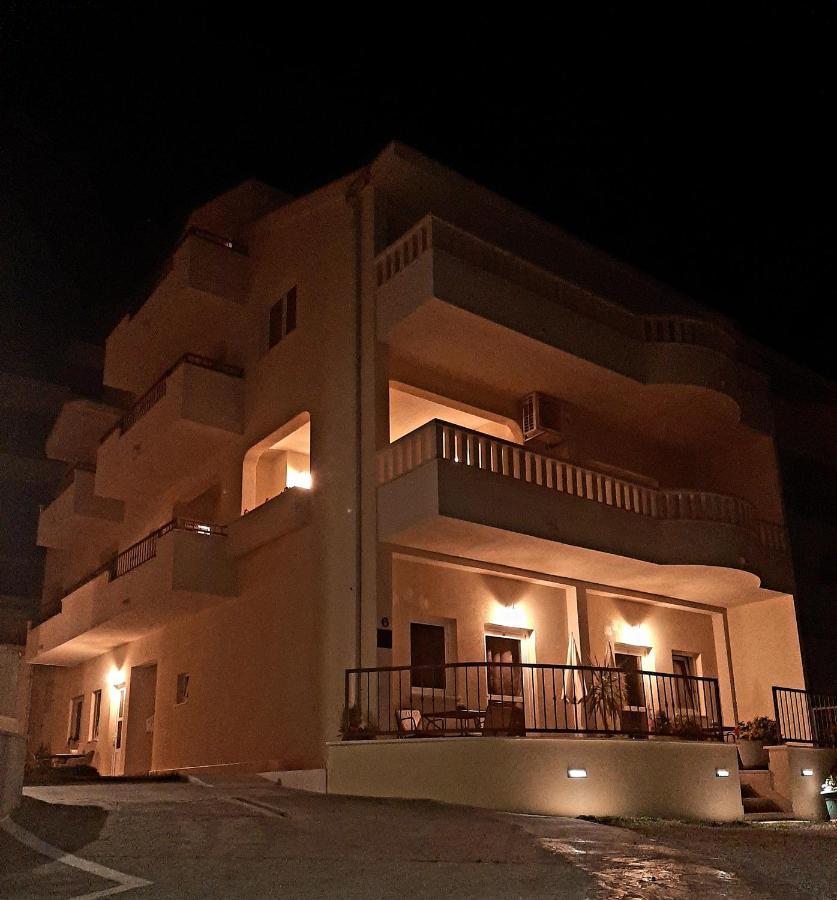 Apartments Akmadzic Макарска Экстерьер фото